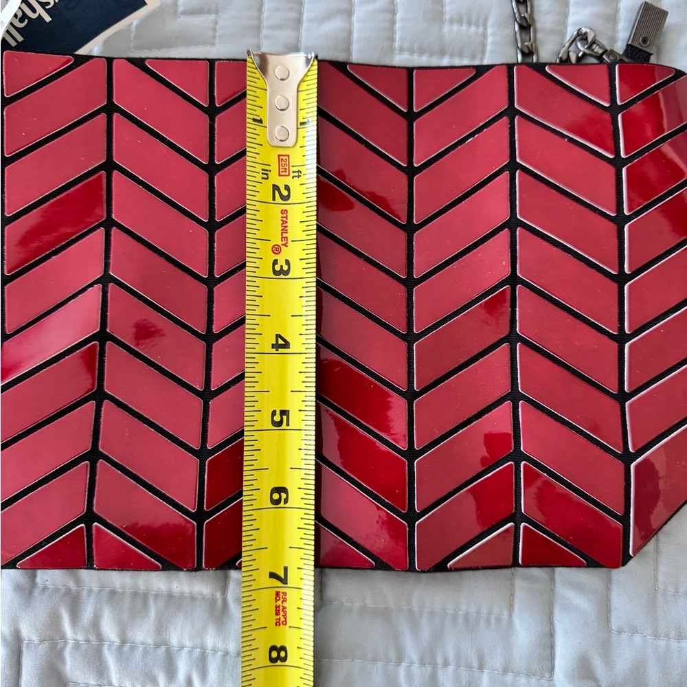 Red Chevron Pattern Bag - Picture 7 of 7